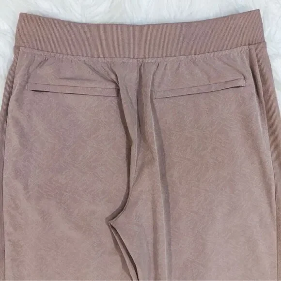 ATHLETA Brooklyn Textured Ankle Pant 982287 in Grain Camo Mocha Latte Size 8 - Picture 7 of 14